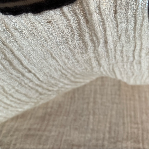 Objects Without Meaning Textured Crinkle Linen Top - Picture 7 of 11